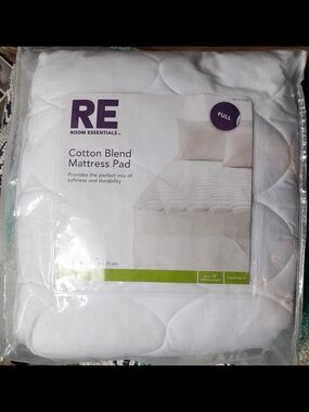 Room Essentials White Cotton-Blend Mattress Pad Full Size NWT